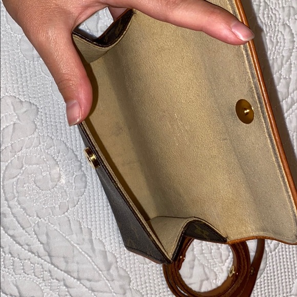 LOUIS VUITTON POUCHETTE - Picture 6 of 10